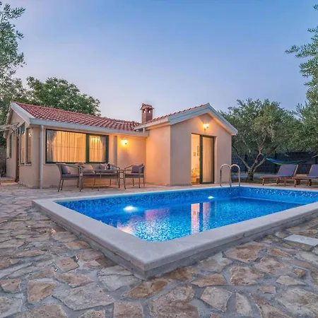 Hidden Gem With Pool In Kastel Stafilic - Two Bedroom With Pool * Kastela