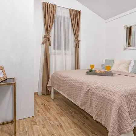 Holiday home Hidden Gem With Pool In Kastel Stafilic - Two Bedroom With Pool